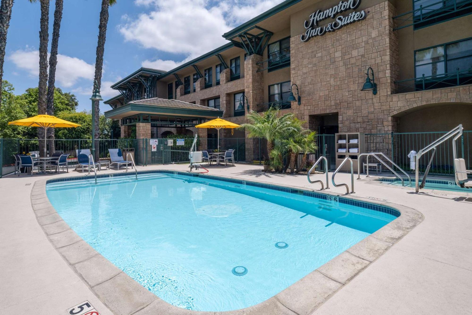 Hampton Inn & Suites Agoura Hills Exterior photo